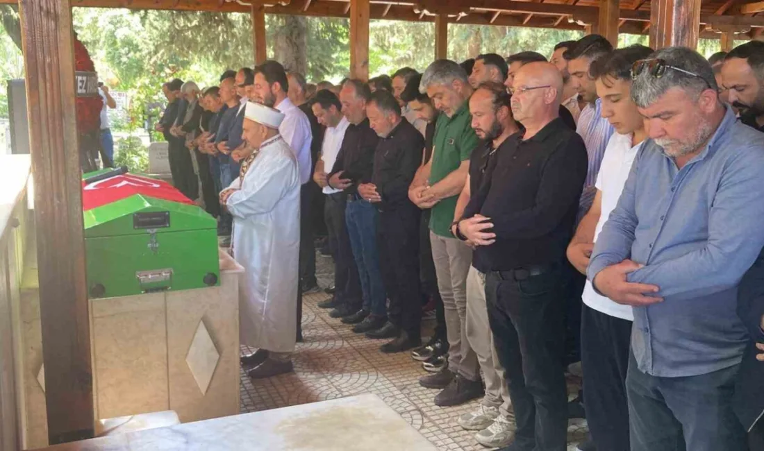 30 yaşındaki hakem Mustafa Onur Özgenç, Amasra açıklarında zıpkınla dalış