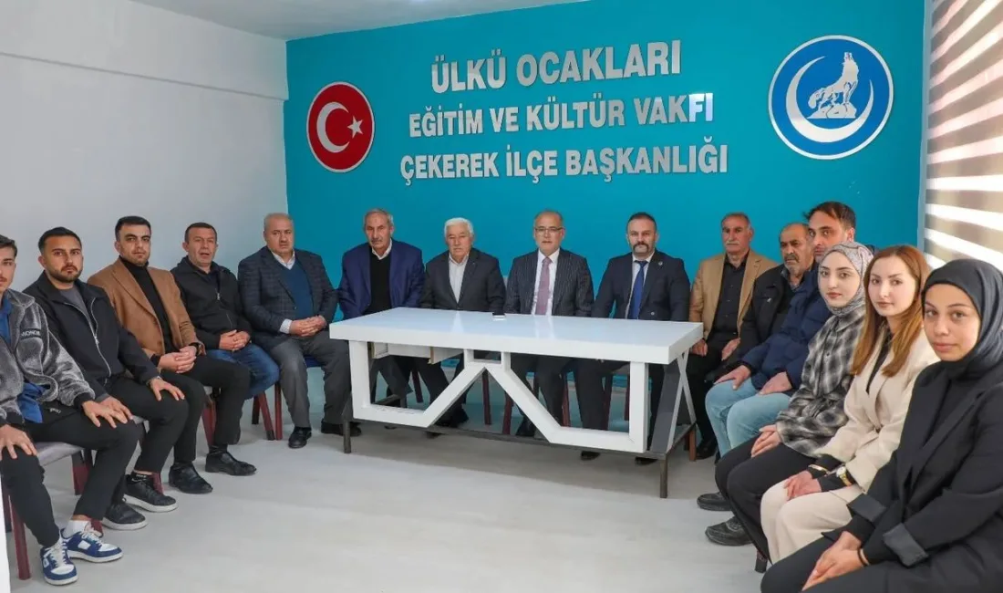 Çekerek Belediye Başkanı Üzeyir İnce, meclis üyeleriyle birlikte Ülkü Ocakları
