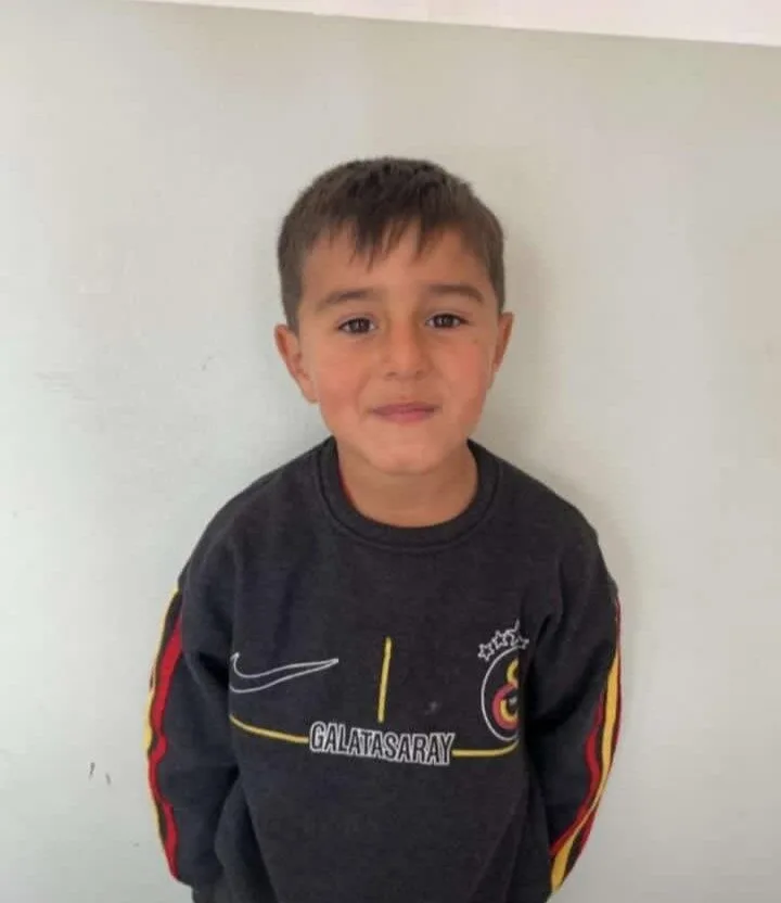 Şanlıurfa'nın Ceylanpınar ilçesinde kaybolan 5 yaşındaki Miraç İdikurt, evlerinin damında