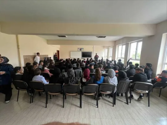 Yozgat Aydıncık İlçe Jandarma Komutanlığı, Baydiğin Ortaokulu'nda 154 öğretmen ve