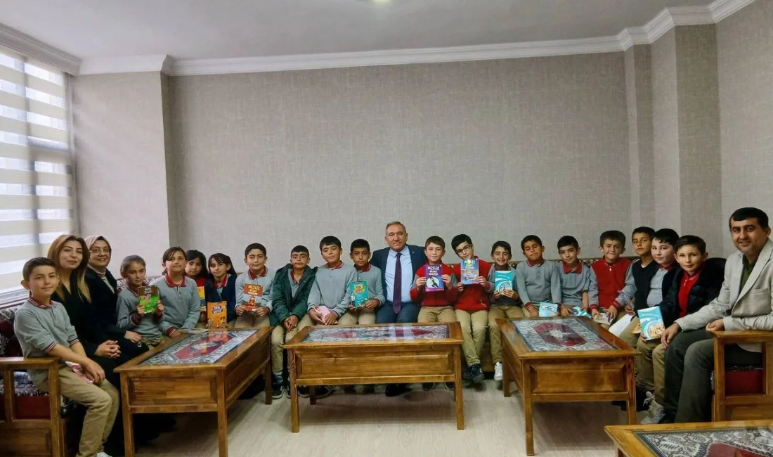 Kadışehri'nde “Okuyorum, Anlatıyorum” projesi çerçevesinde, Şehit Yasin Yoldaş İlkokulu'nda kitap