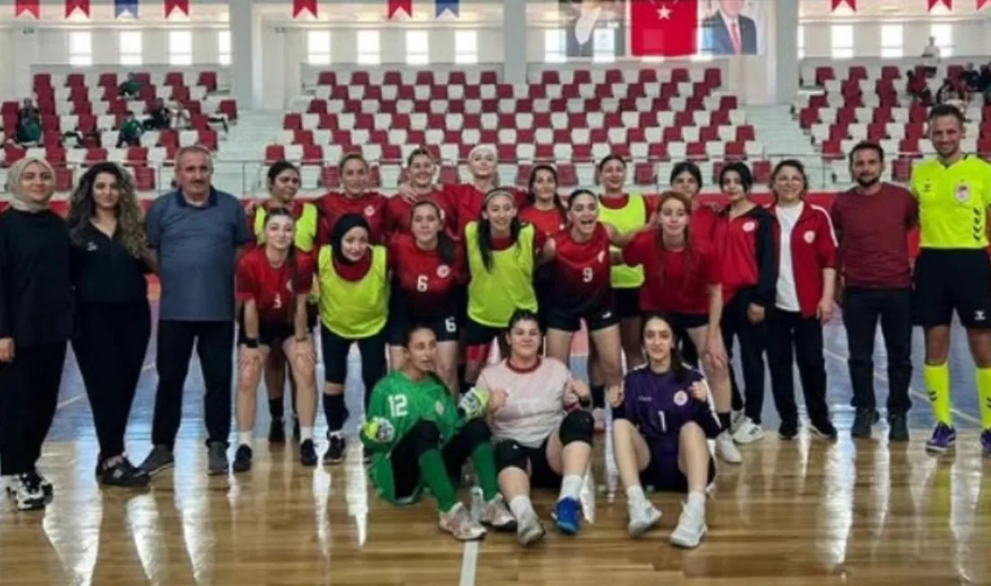 Yozgat Gençlik ve Spor İl Müdürlüğü’ne bağlı kız futsal takımı,
