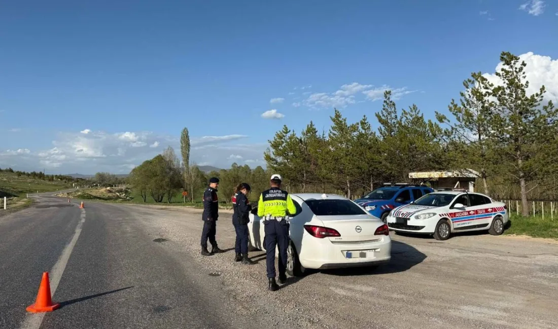 Yozgat'ta jandarma ekipleri, Sorgun ve Çayıralan ilçelerinde gerçekleştirdiği trafik denetimlerinde