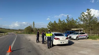 Yozgat'ta jandarma ekipleri, Sorgun ve Çayıralan ilçelerinde gerçekleştirdiği trafik denetimlerinde