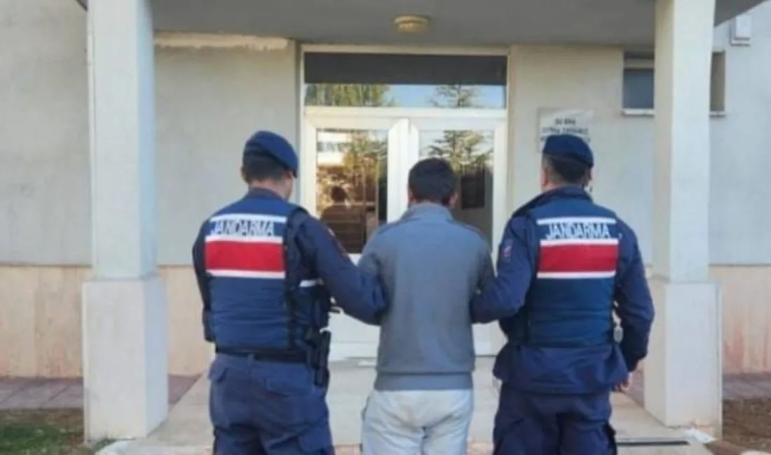 Yozgat İl Jandarma Komutanlığı, çeşitli suçlardan aranan dört kişiyi yakaladı.