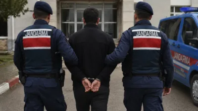 Yozgat İl Jandarma Komutanlığı, çeşitli suçlardan aranan üç kişiyi yakalayarak