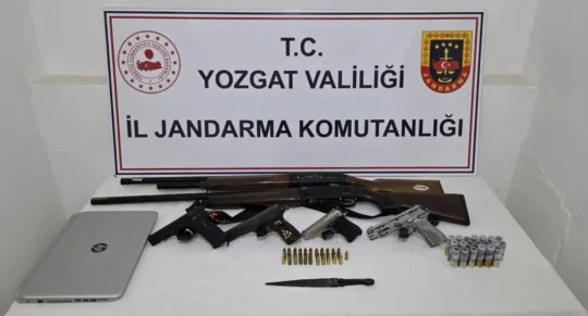 Yozgat'ta Jandarma Komutanlığı, silah ticareti yapan şahıslara yönelik gerçekleştirdiği operasyonda