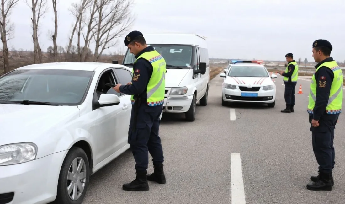 Yozgat'ın Boğazlıyan ilçesinde jandarma ekipleri tarafından gerçekleştirilen trafik denetiminde 112