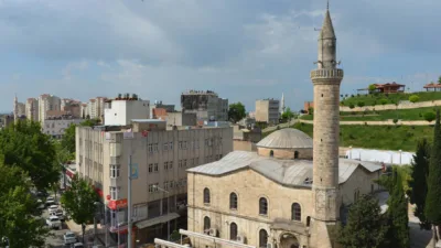 Adıyaman'da yaşayan binlerce vatandaş, Cuma namazı öncesinde namaz saatini araştırıyor.