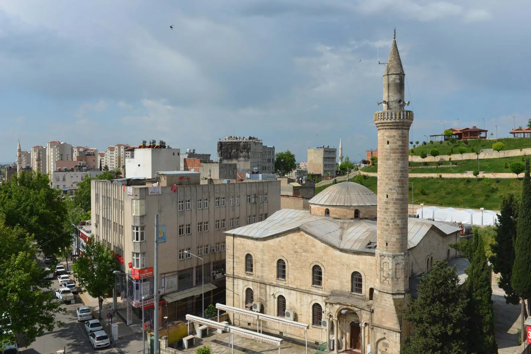 Adıyaman'da yaşayan binlerce vatandaş, Cuma namazı öncesinde namaz saatini araştırıyor.