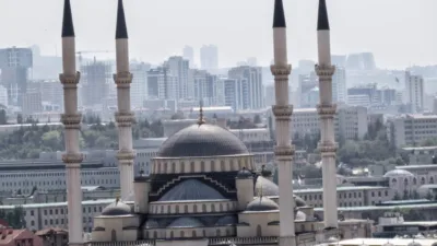 Ankara'da Cuma namazını cemaatle eda edecek vatandaşlar, "Ankara'da Cuma namazı