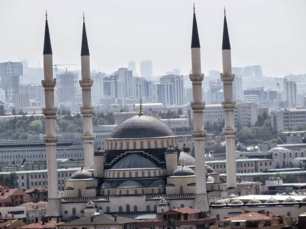 Ankara'da Cuma namazını cemaatle eda edecek vatandaşlar, "Ankara'da Cuma namazı