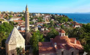 Antalya'da Cuma namazını camide eda edecek vatandaşlar, "Antalya'da Cuma namazı