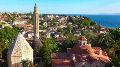 Antalya'da Cuma namazını camide eda edecek vatandaşlar, "Antalya'da Cuma namazı