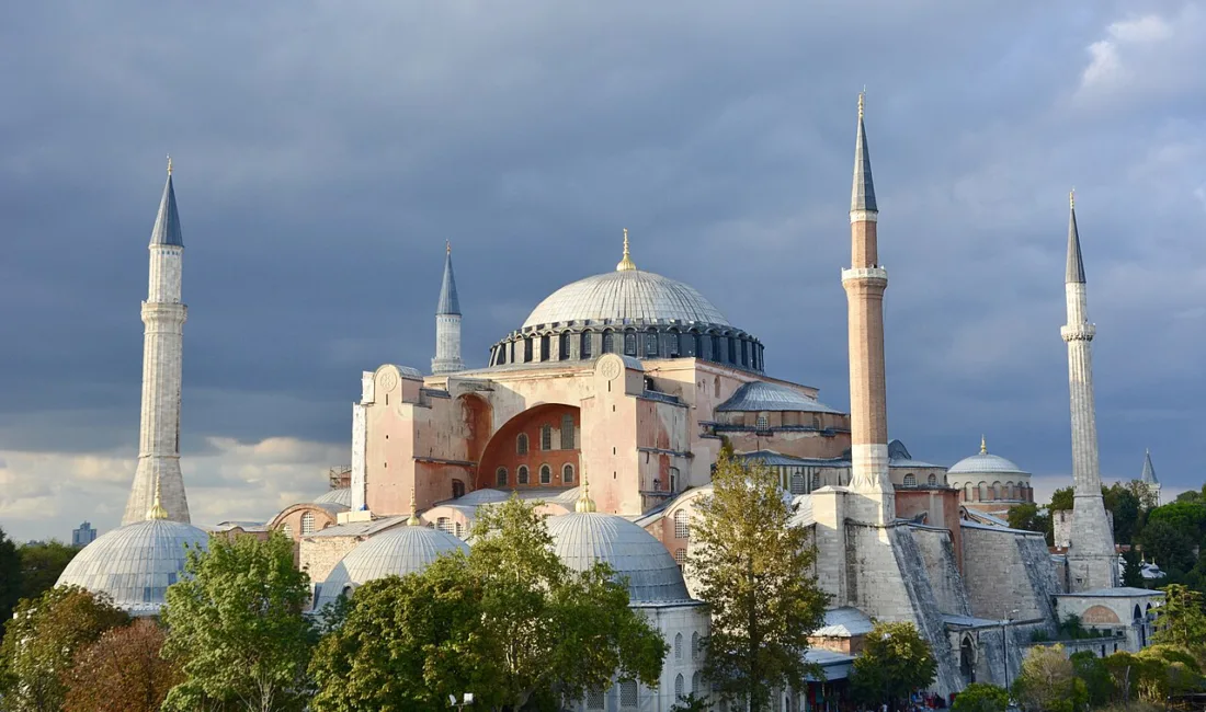 İstanbul'da cuma namazı saatinin kaçta kılınacağı merak ediliyor. 9 Temmuz