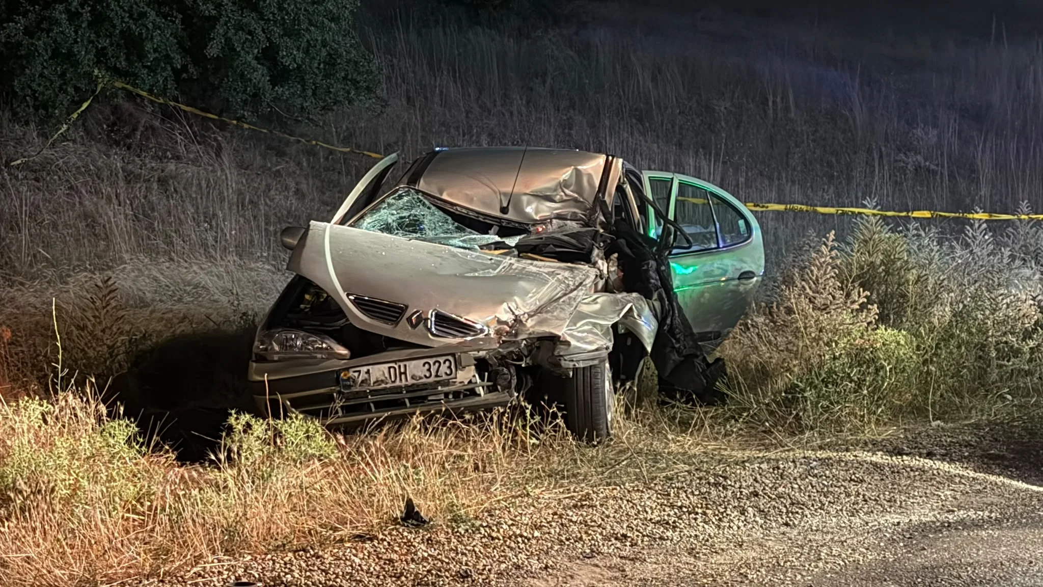 Kırşehir'in Çiçekdağı ilçesindeki Tuz Döken mevkiinde bir otomobilin buğday yüklü