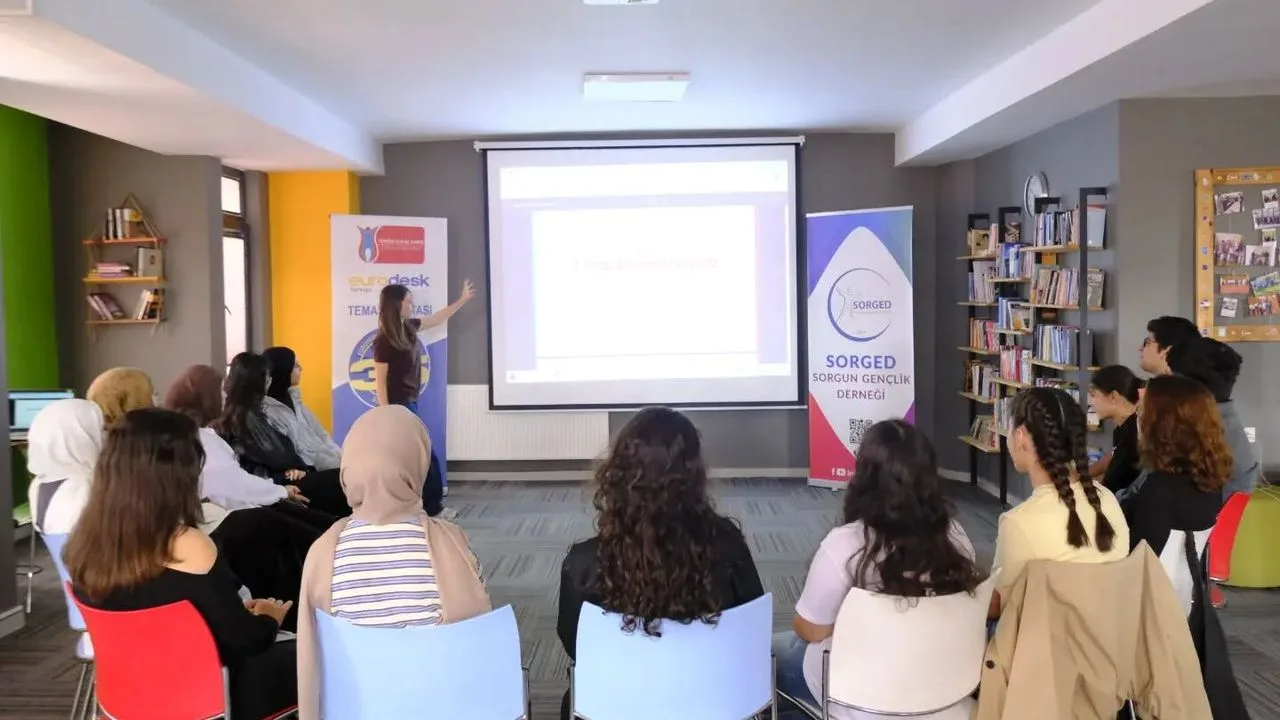 Sorgun Gençlik Derneği'nde, Avrupa Dayanışma Programı kapsamında İtalya'dan gelen gönüllü