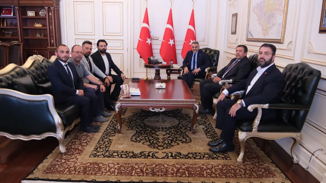 Türk Diyanet Vakıf-Sen Genel Başkan Yardımcısı Hamza Alaçam ve beraberindeki