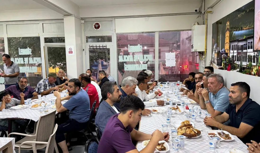 AK Parti’den Yozgat’ta Anlamlı Ziyaret! Kazım Emiroğlu Şimşek Dernek Üyeleriyle Buluştu AK Parti Yozgat Merkez İlçe Başkanı Kazım Emiroğlu Şimşek, Sürmeli